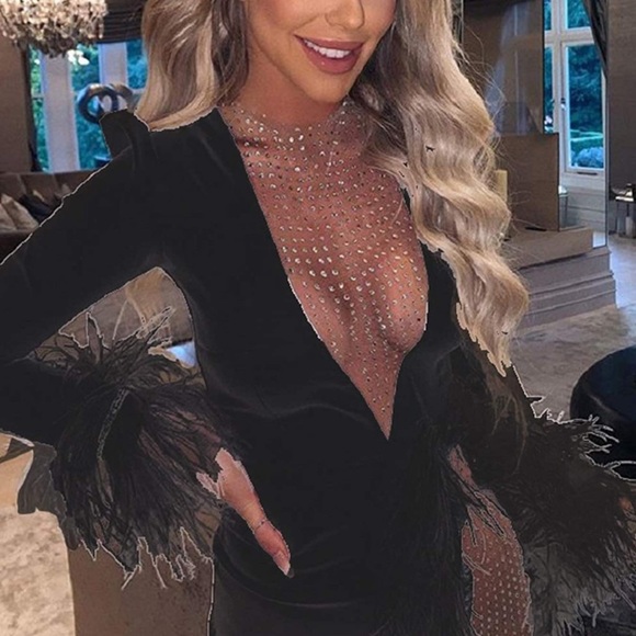 - 💕 BIRTHDAY BADDIE BLACK FEATHER DEEP V DRESS *NEW* - Picture 4 of 5